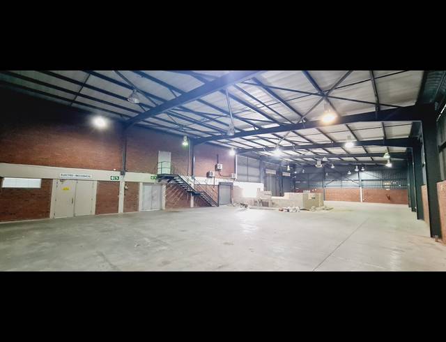1,907.53M² WAREHOUSE TO LET IN OLIVEDALE